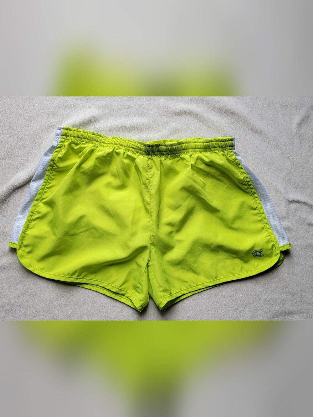 Runner neon shorts, size M